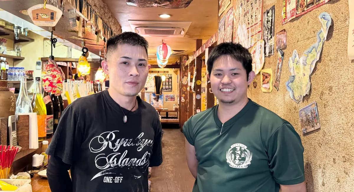 茅ヶ崎チャンプルーのお店の方と、琉球エージェントの配達スタッフ